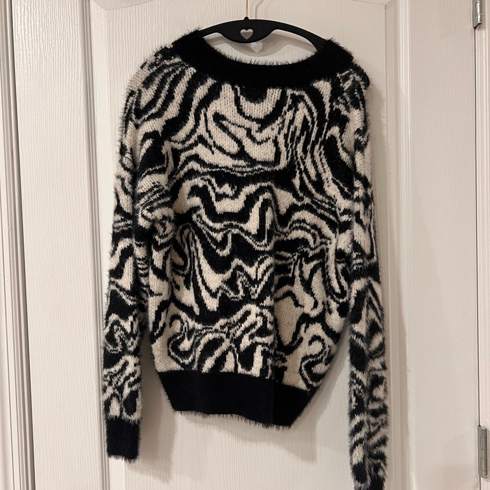 Large Sweater - Picture 3 of 4
